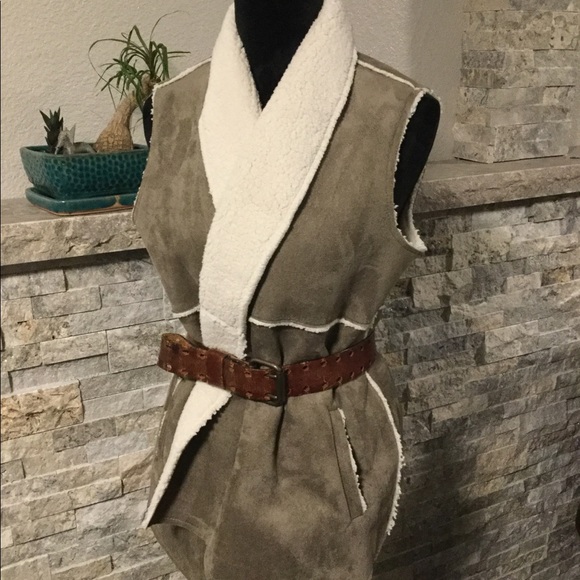 Leather and sheep fur vest - Picture 3 of 9